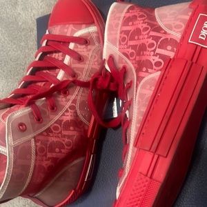 Only worn once!! Worn by a woman….. shoe can be for man or woman